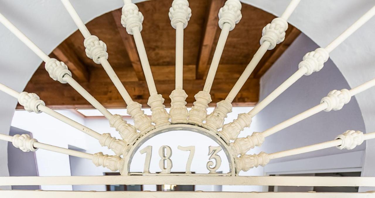 Stunning Apartment In Central Севилья Экстерьер фото