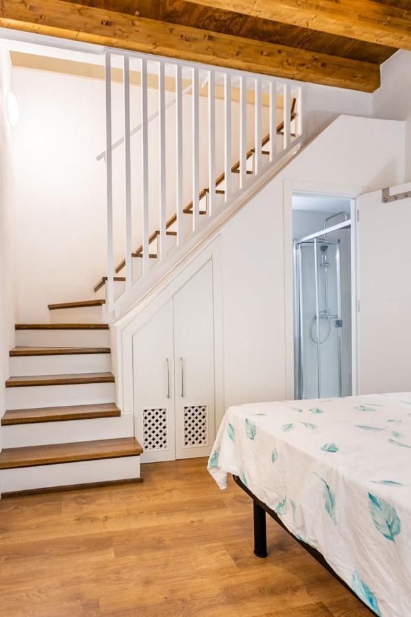 Stunning Apartment In Central Севилья Экстерьер фото